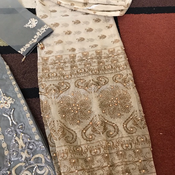 Pakistani designer salwar kameez - Picture 4 of 7